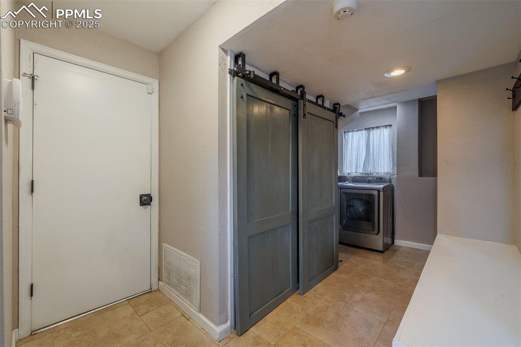 Image 29 of 36: Laundry