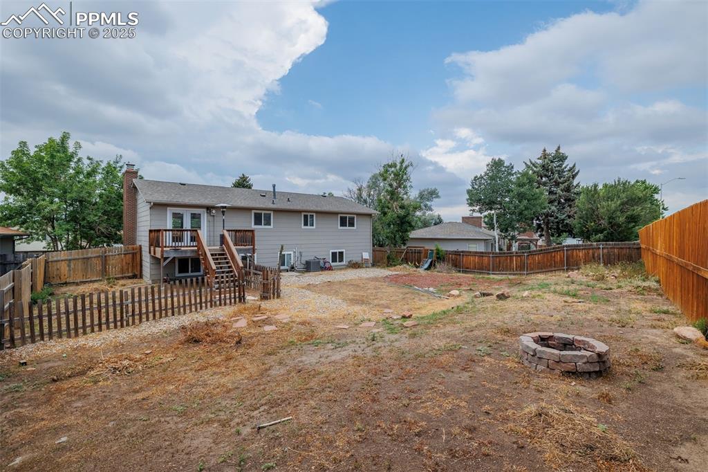 Image 31 of 36: Back of Structure