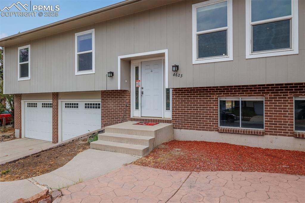 Image 4 of 36: Entry