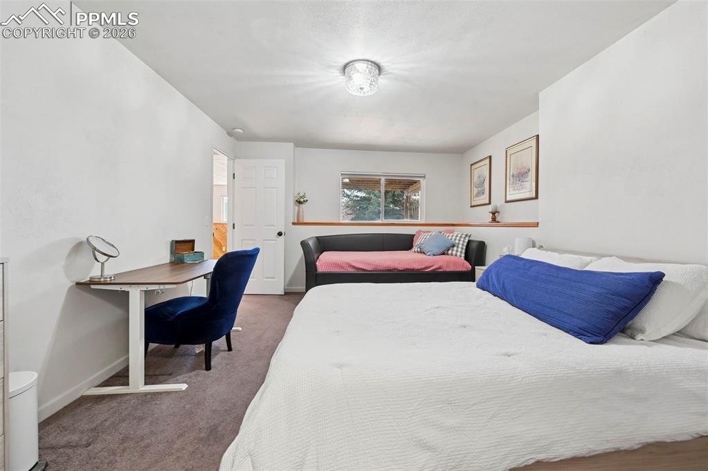 Image 25 of 29: Bedroom