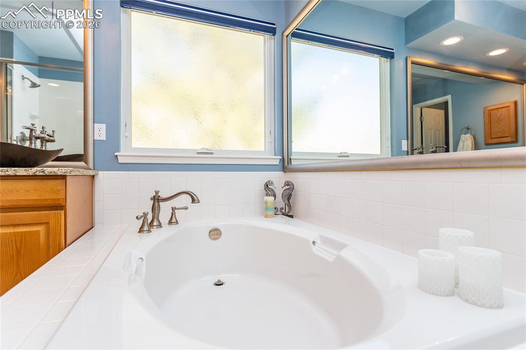 Image 30 of 50: The huge soaking tub is great for relaxing!