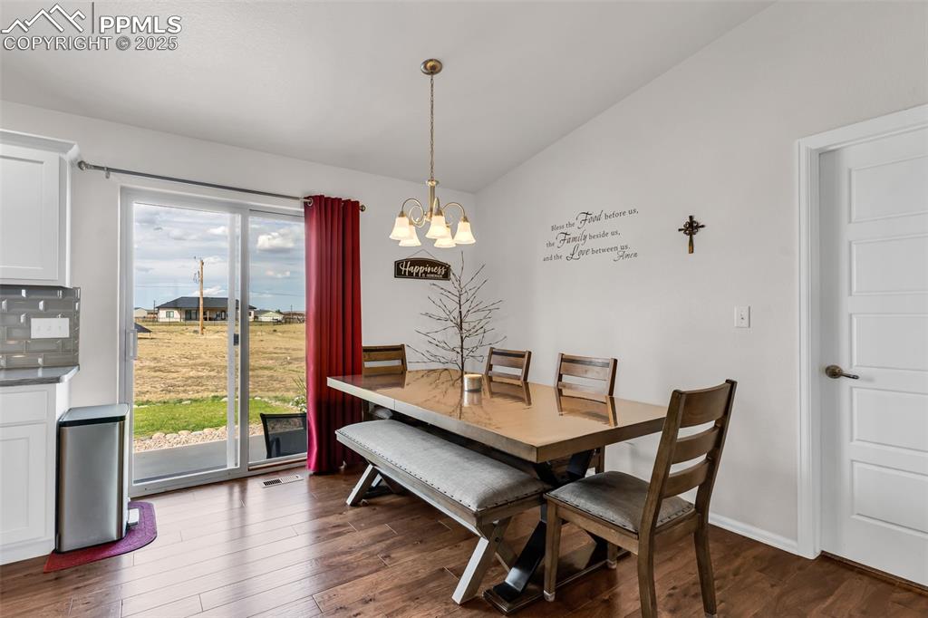 Image 13 of 42: Dining Area