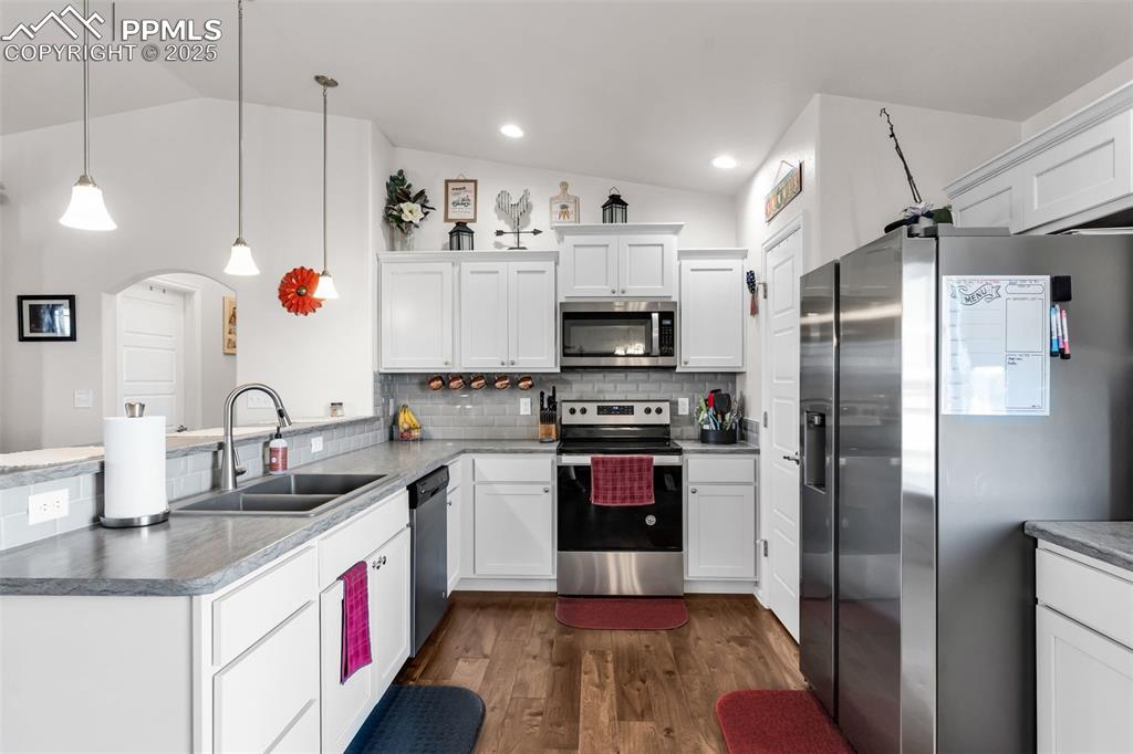 Image 15 of 42: Kitchen