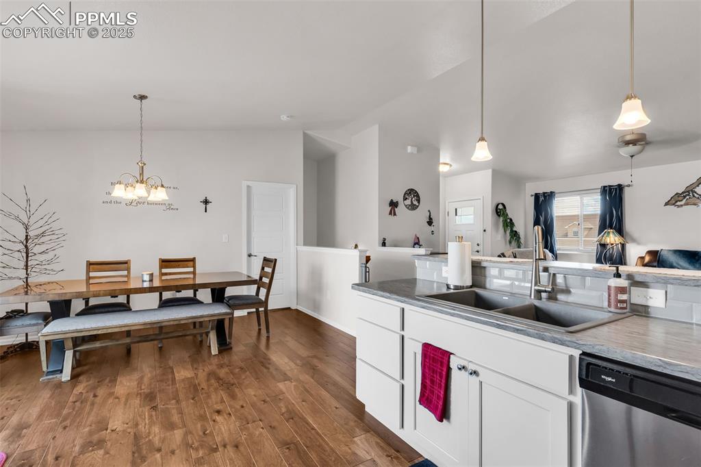 Image 16 of 42: Kitchen