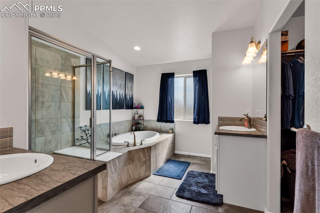 Image 20 of 42: Bathroom