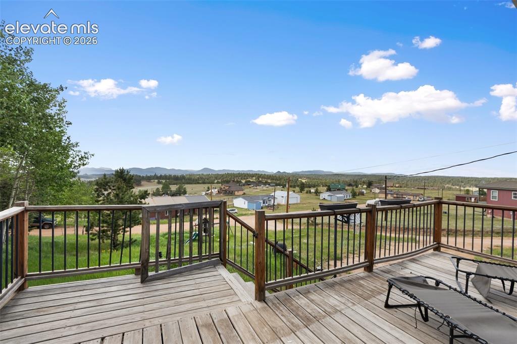 Image 2 of 21: Deck