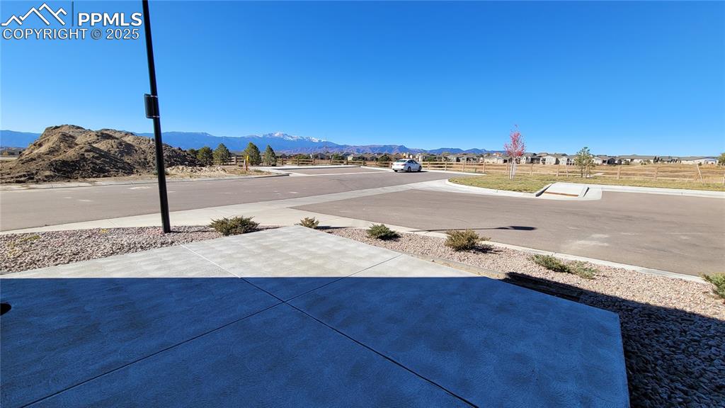 Image 45 of 47: Patio