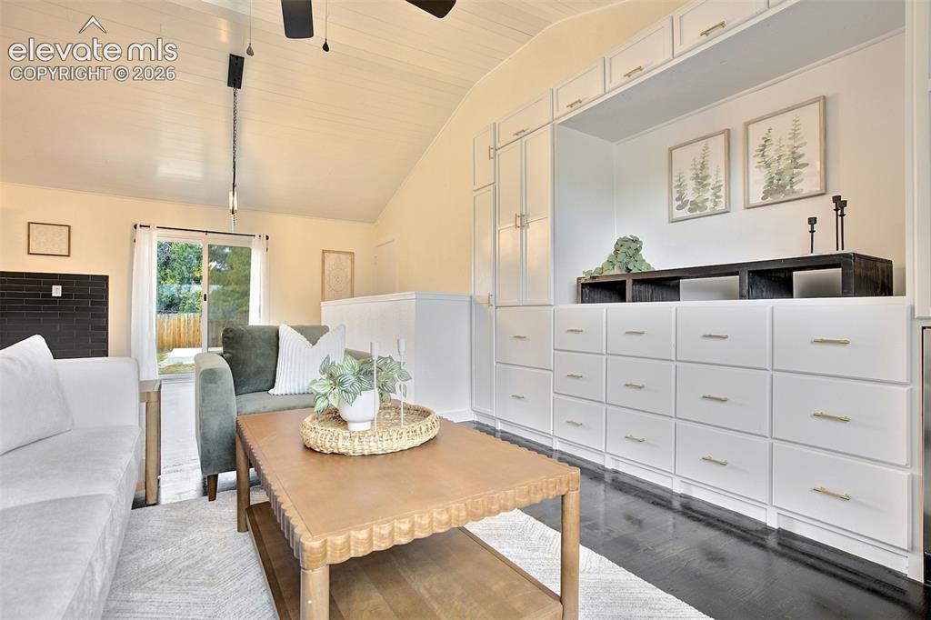 Image 6 of 43: Vaulted ceilings, expansive floor-to-ceiling built-in storage cabinetry, da