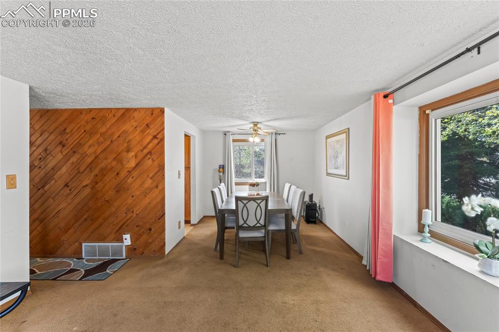 Image 10 of 26: Dining Area