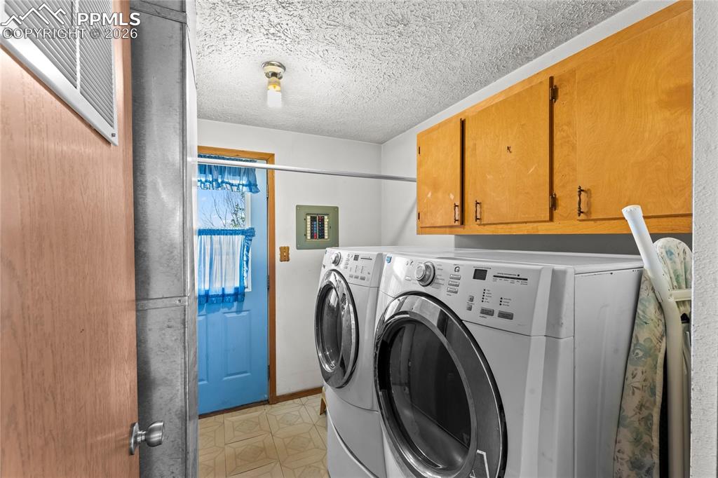 Image 13 of 26: Laundry