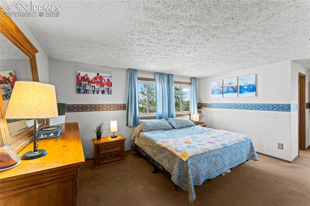 Image 14 of 26: Bedroom