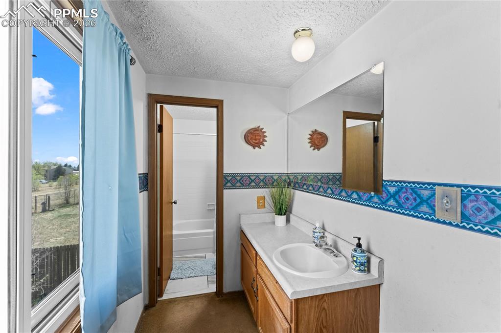 Image 16 of 26: Bathroom