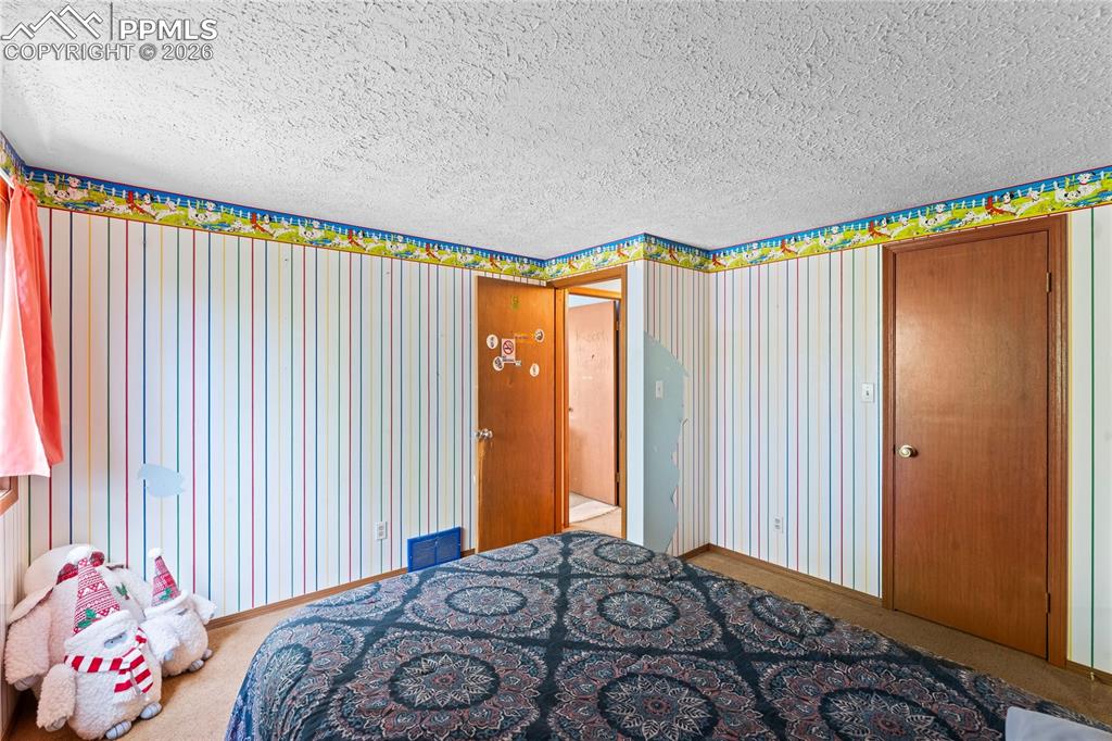 Image 21 of 26: Bedroom