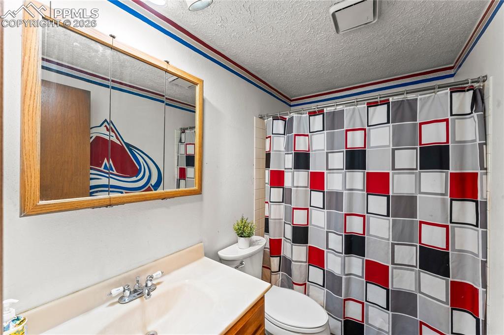 Image 22 of 26: Bathroom