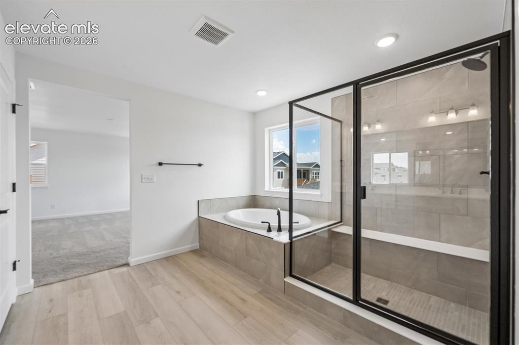 Image 15 of 26: Bathroom