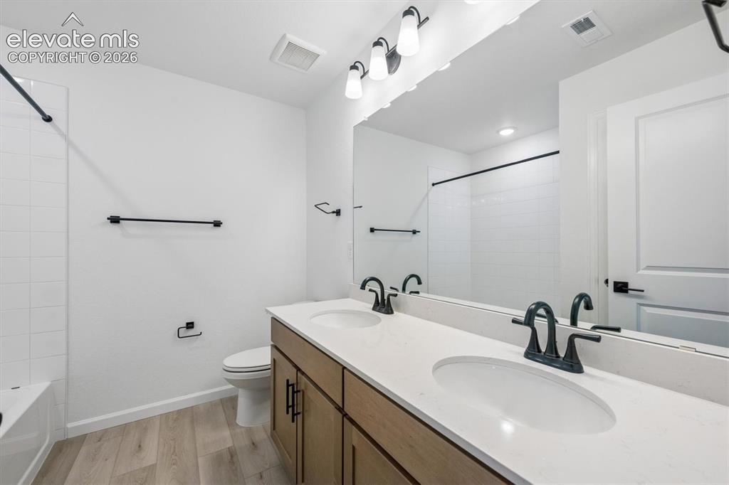 Image 17 of 26: Bathroom