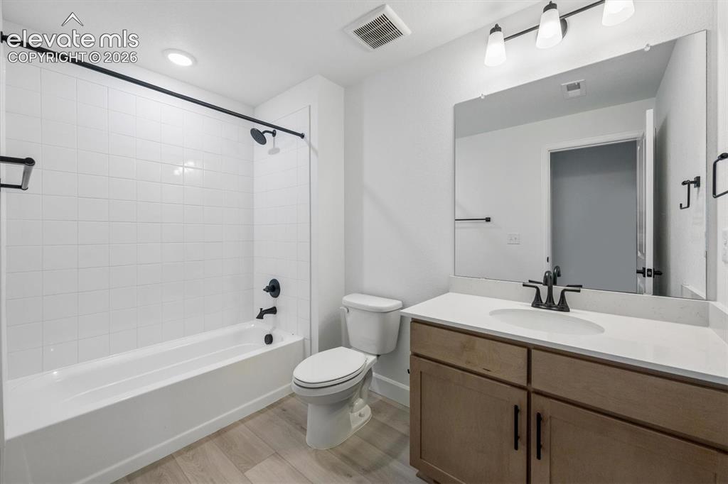 Image 21 of 26: Bathroom