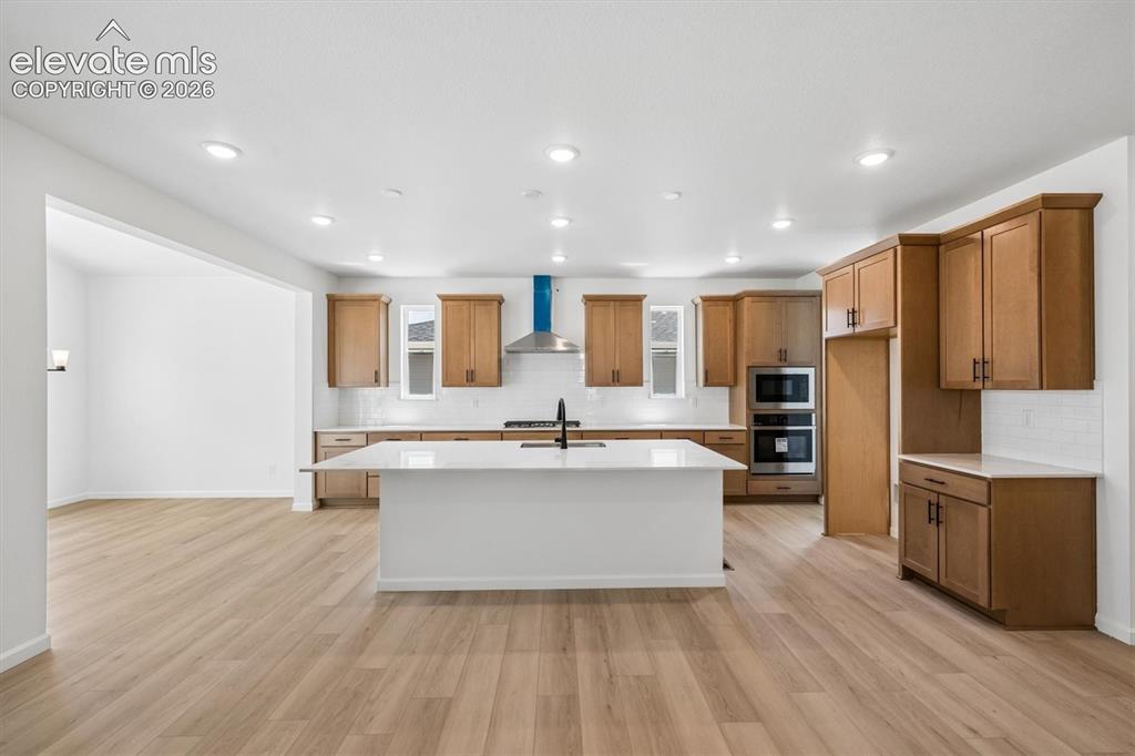 Image 5 of 26: Kitchen