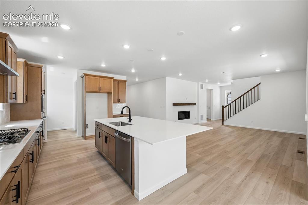 Image 7 of 26: Kitchen