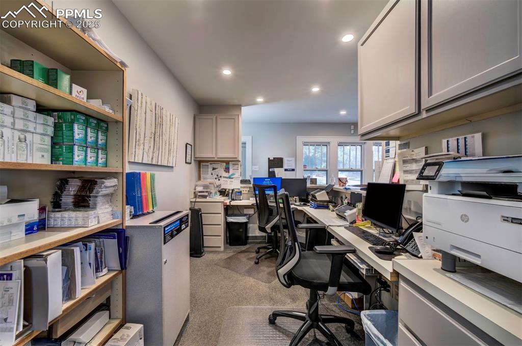 Image 15 of 40: Office