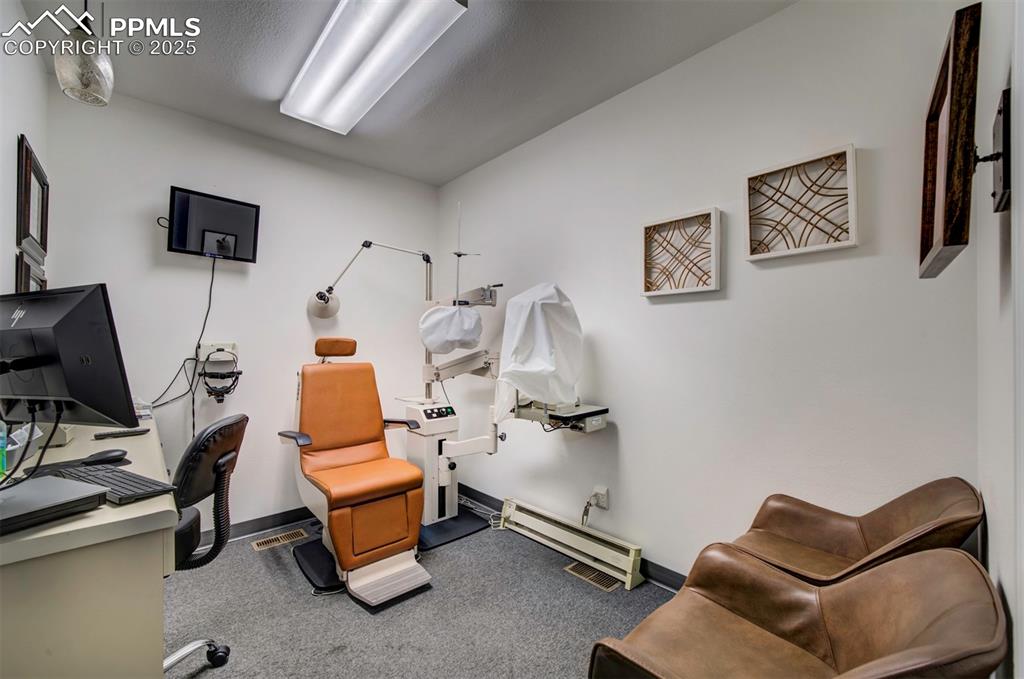 Image 18 of 40: Office