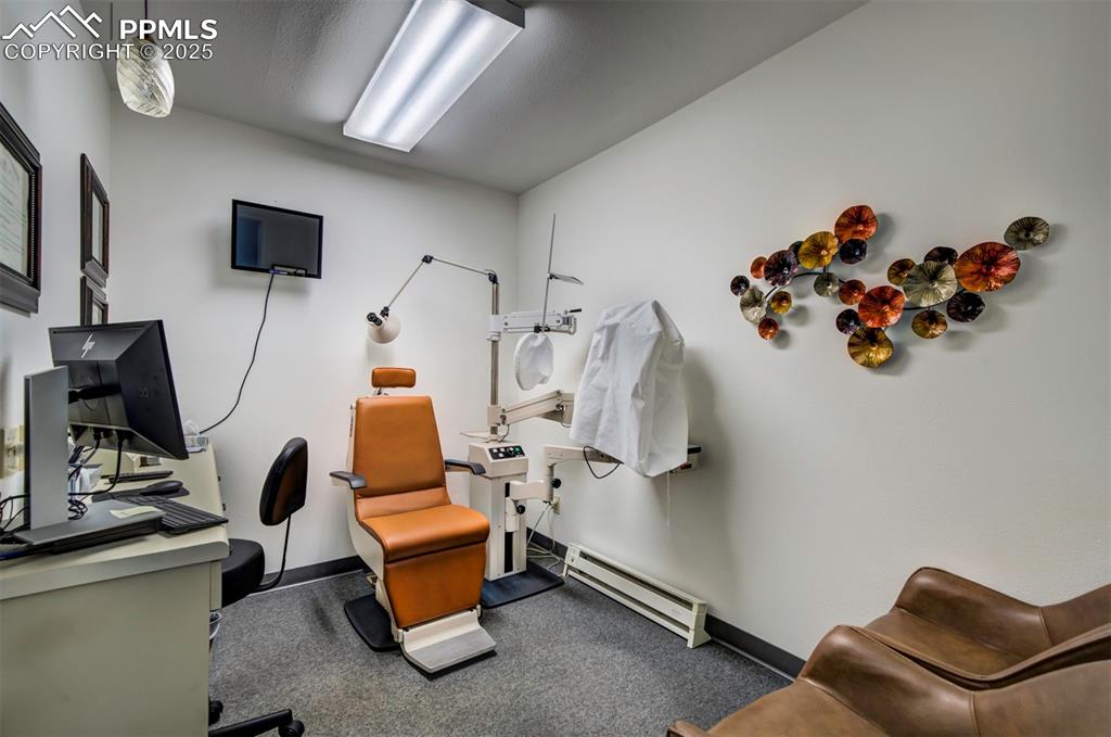 Image 20 of 40: Office