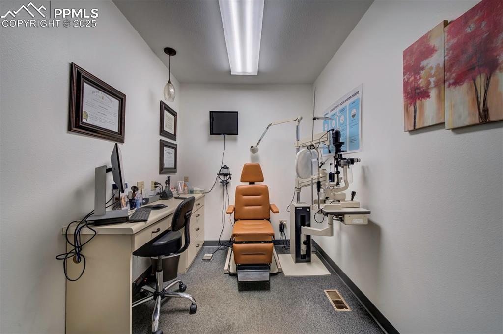 Image 21 of 40: Office