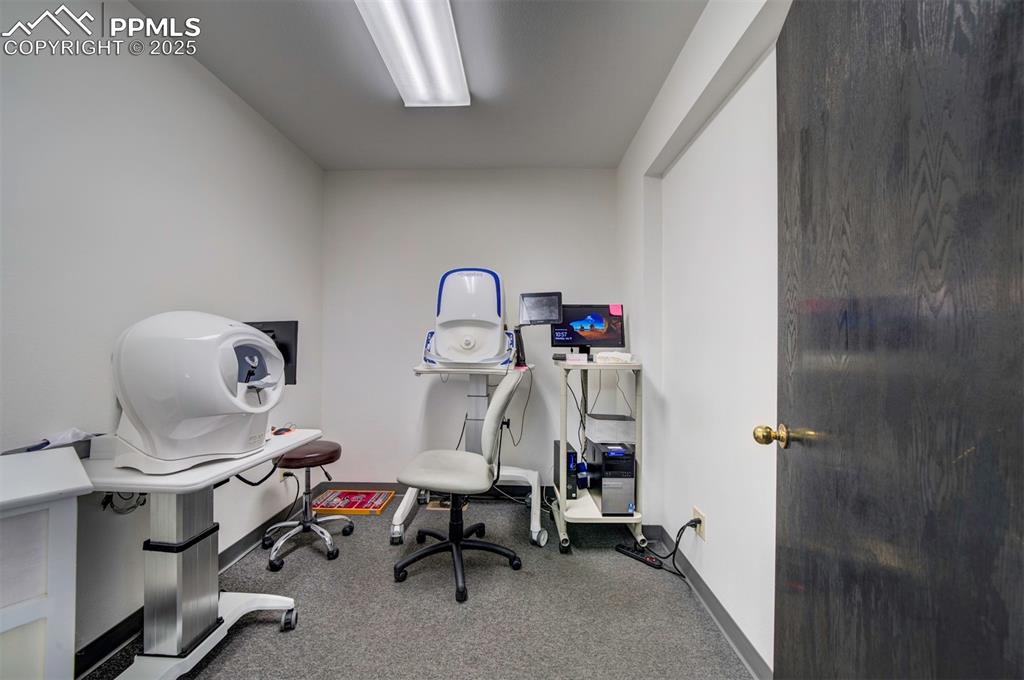 Image 22 of 40: Office