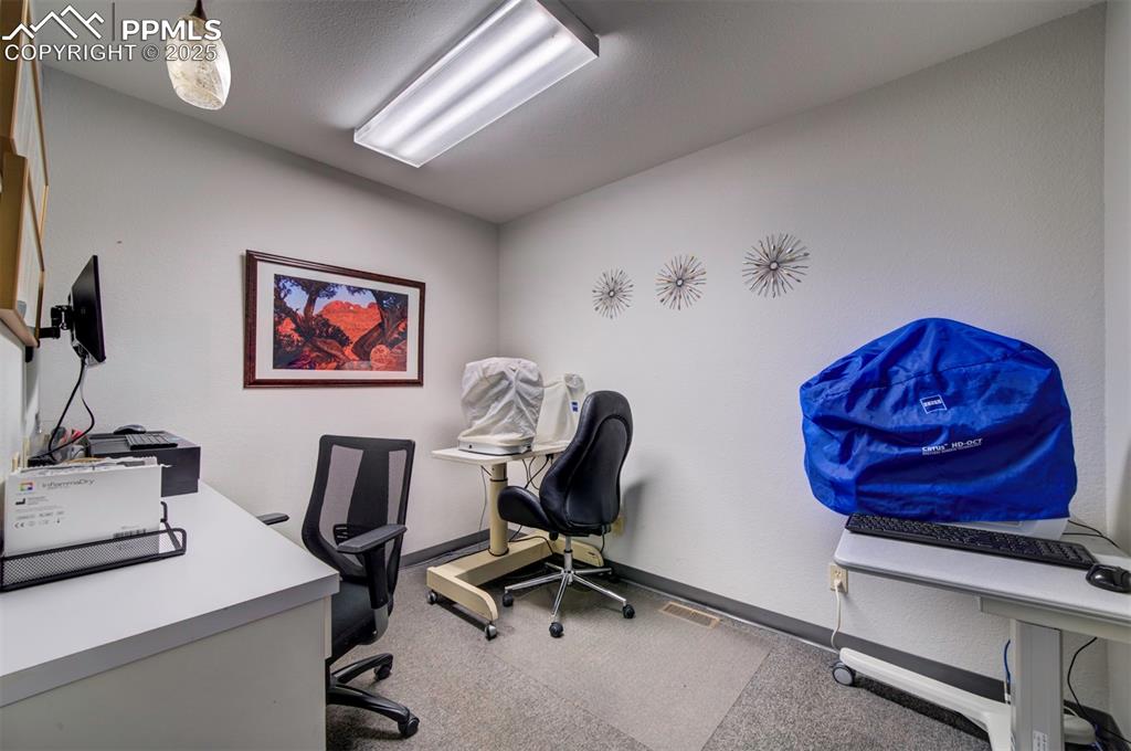 Image 24 of 40: Office