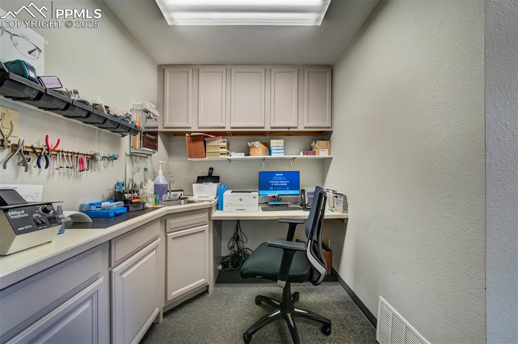 Image 26 of 40: Office