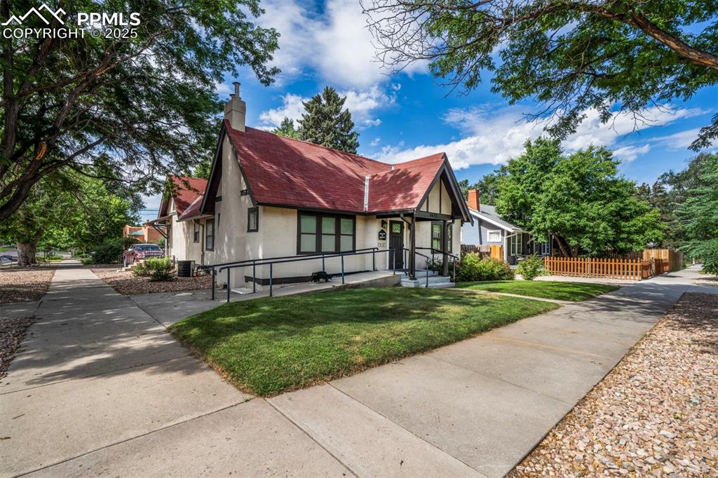 Image 3 of 40: Front of Structure