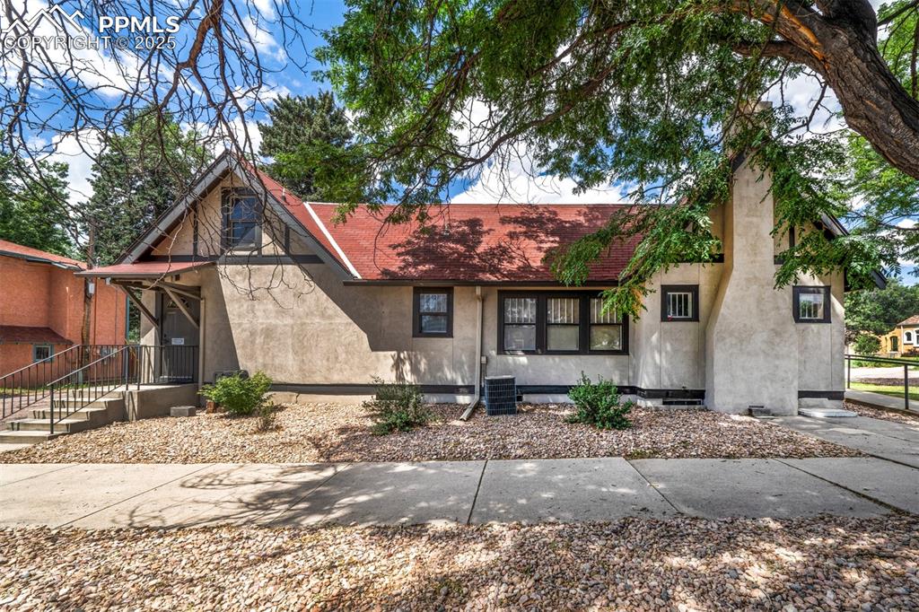 Image 4 of 40: Front of Structure