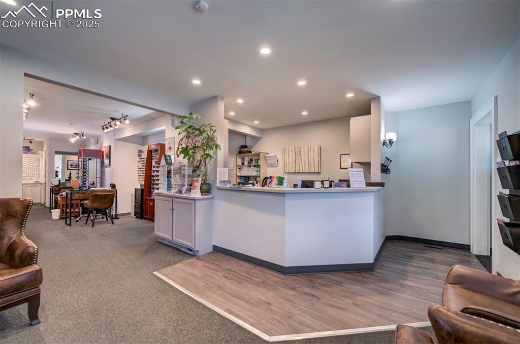 Image 6 of 40: Kitchen