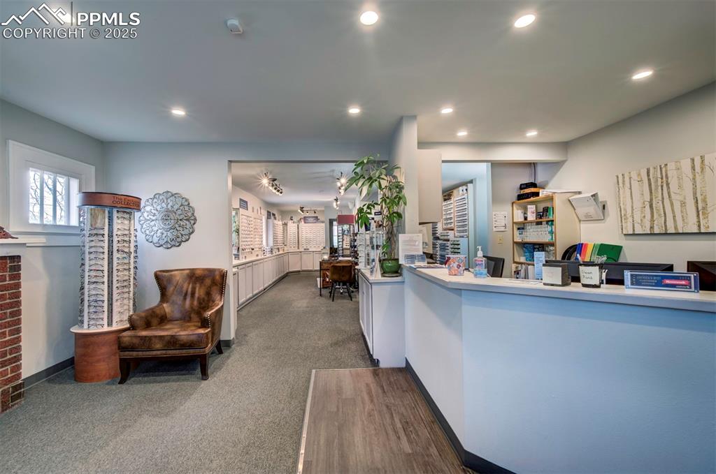 Image 8 of 40: Kitchen