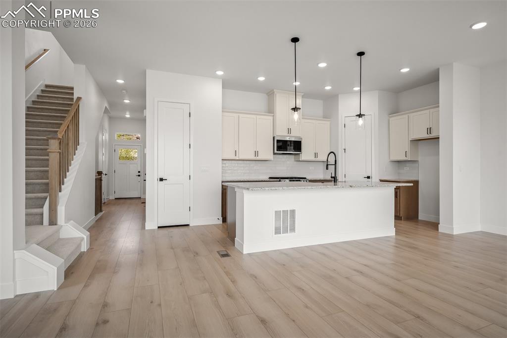 Image 11 of 41: Kitchen