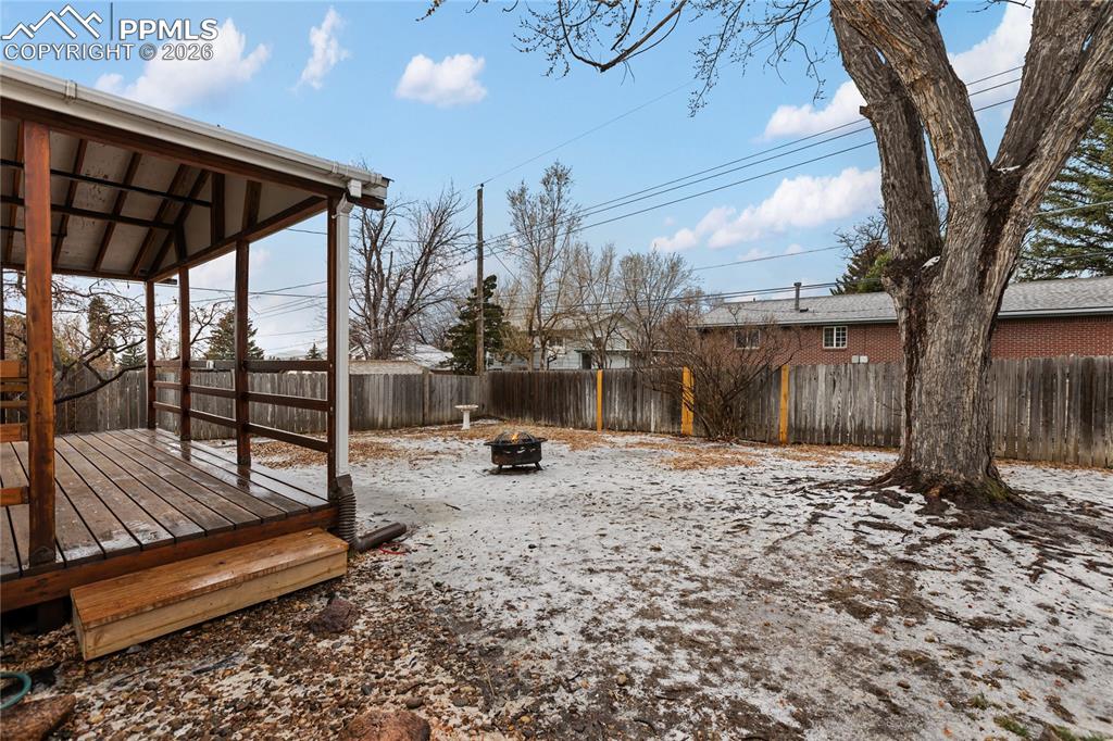 Image 32 of 37: Fenced, level back yard.