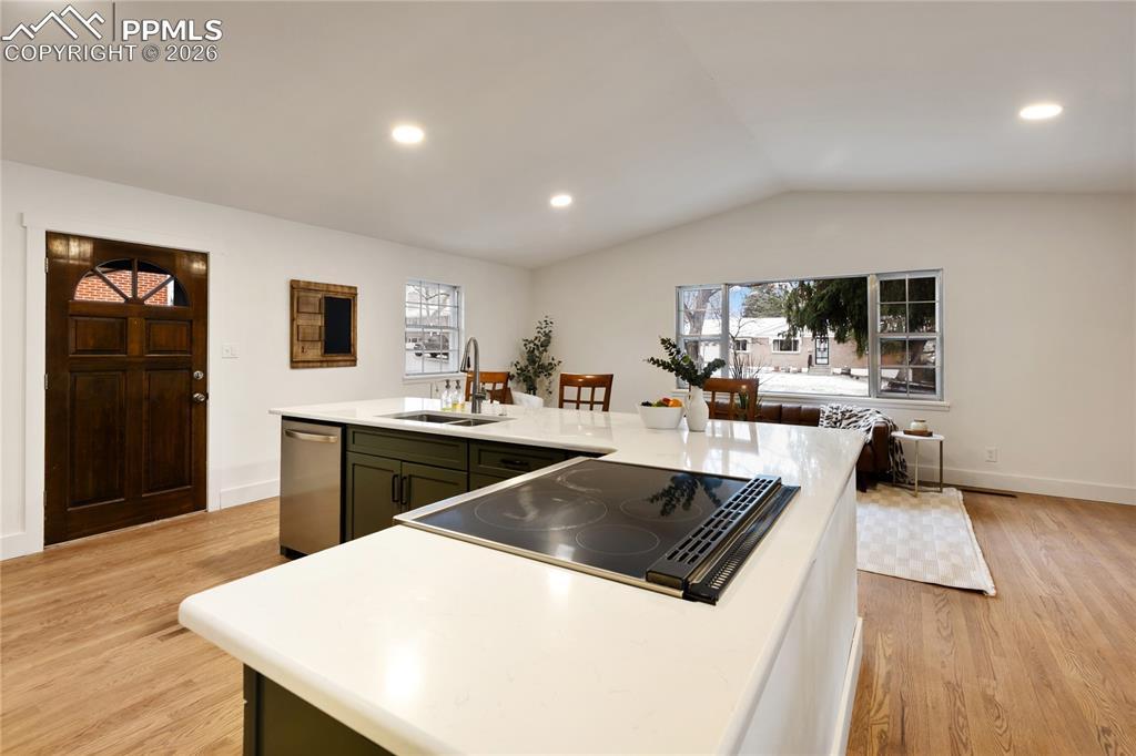 Image 9 of 37: Kitchen