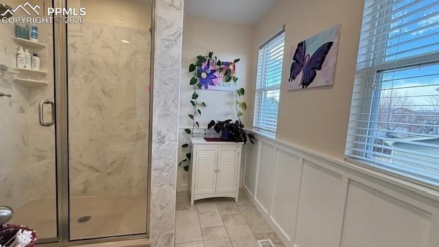 Image 22 of 30: Bathroom