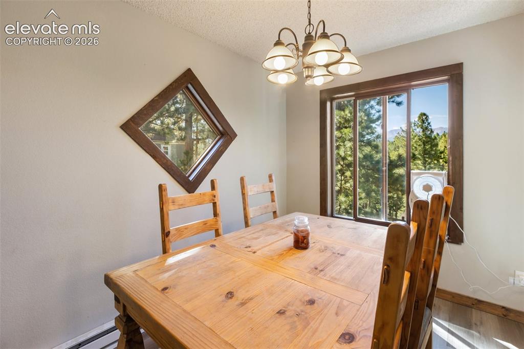 Image 7 of 34: Dining Area 