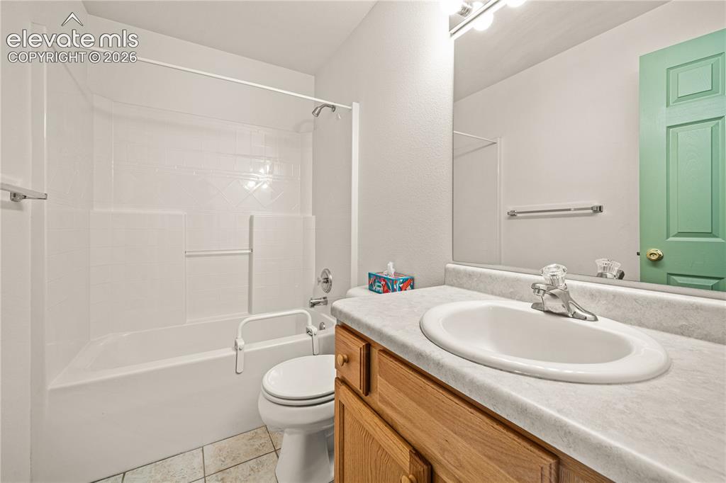Image 12 of 20: Bathroom