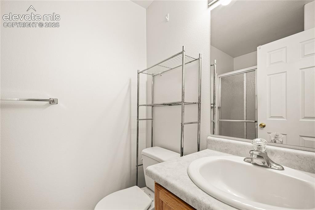 Image 15 of 20: Bathroom