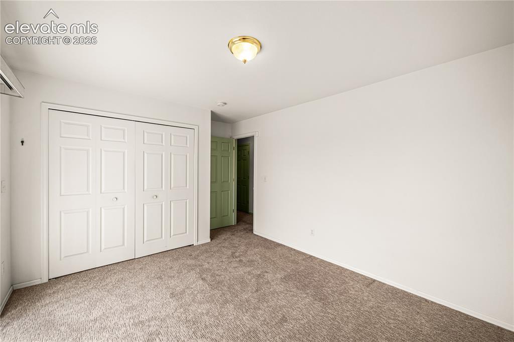 Image 16 of 20: Bedroom