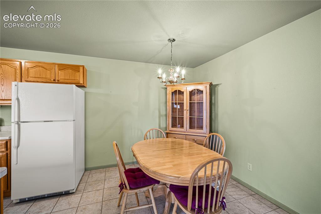 Image 5 of 20: Dining Area