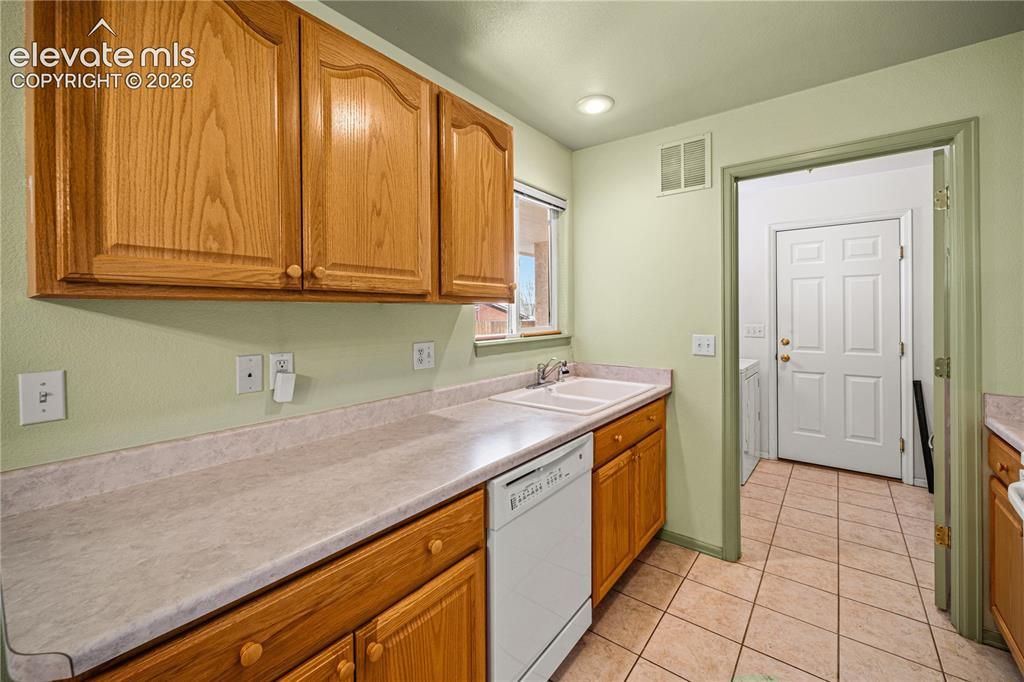 Image 8 of 20: Kitchen