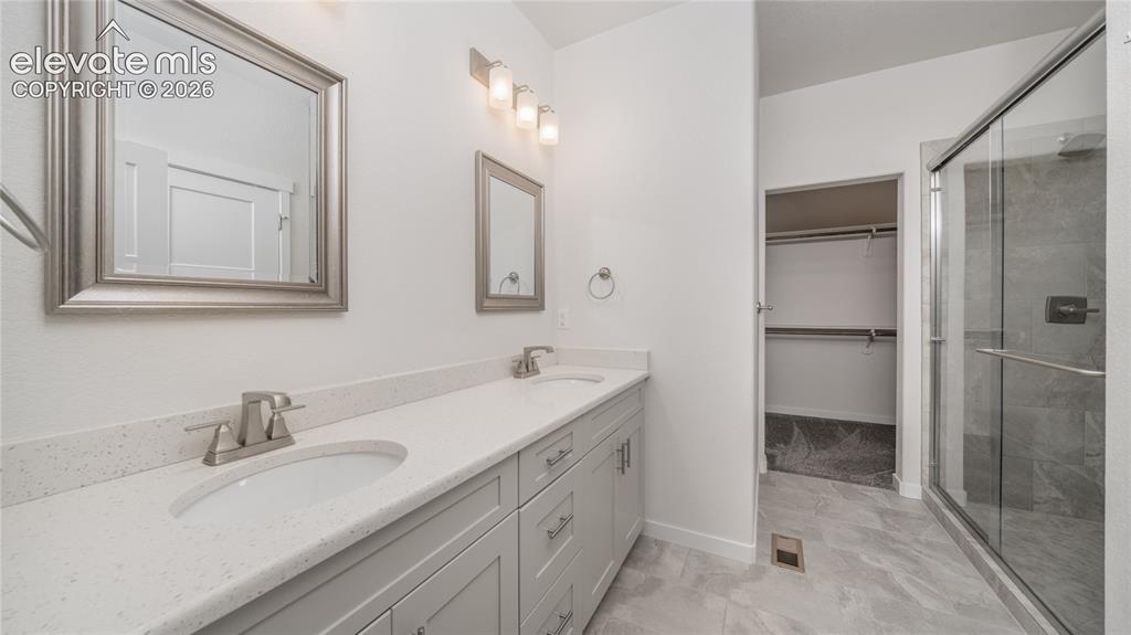 Image 13 of 20: Bathroom