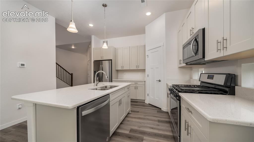 Image 5 of 20: Kitchen
