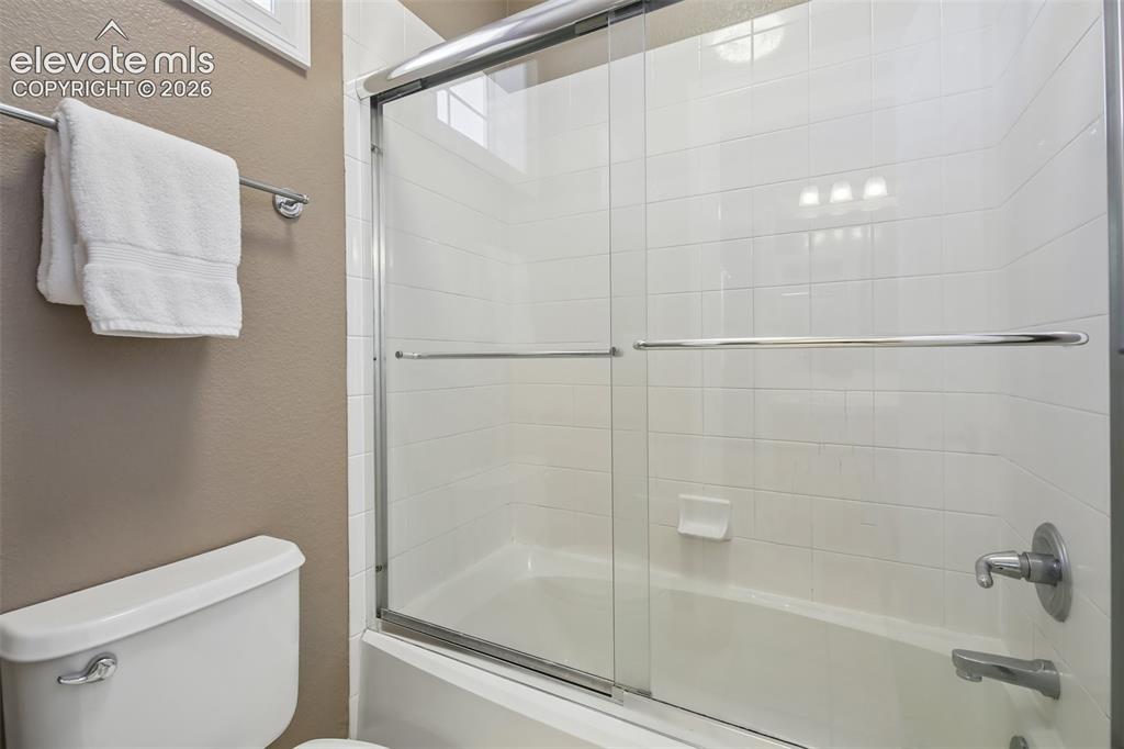 Image 29 of 49: Bathroom