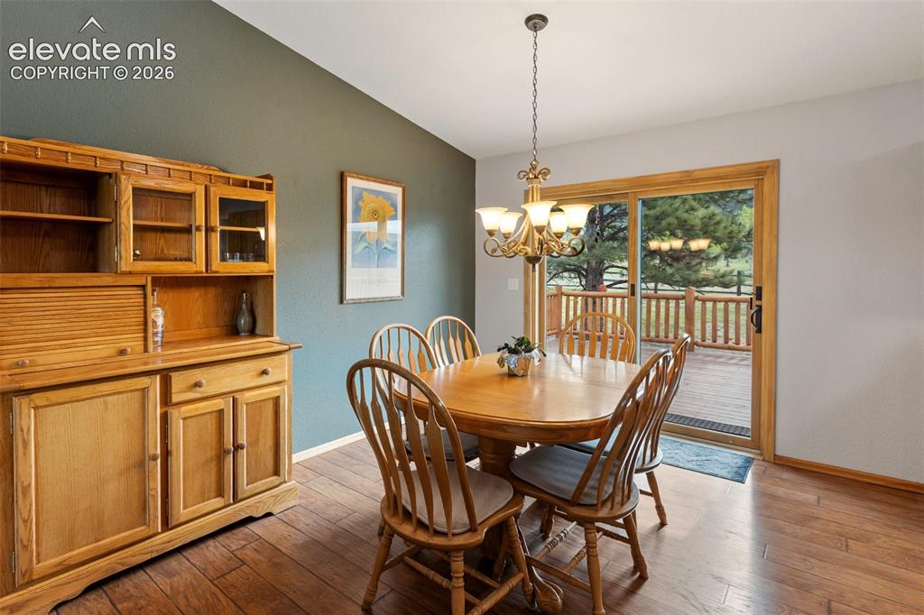 Image 13 of 50: Dining Area