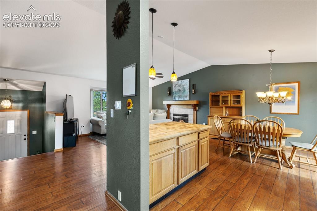 Image 19 of 50: Kitchen