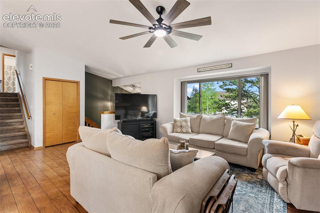 Image 9 of 50: Living Room